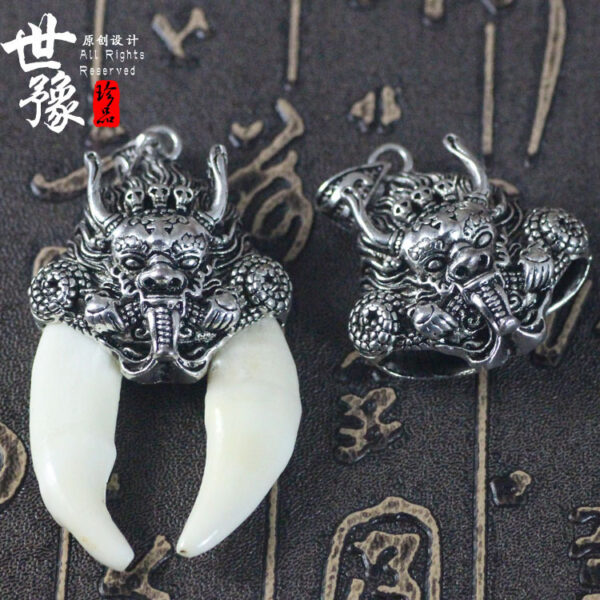 Wholesale Xizang silver wolf dog tooth faucet double braces necklace pendant accessories fangya Xizang mastiff dog tooth men's wolf tooth tip accessories