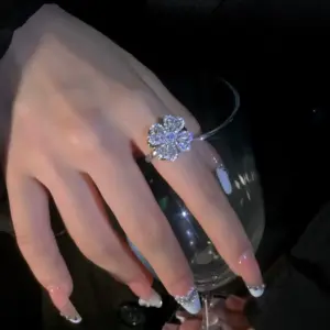 Z0048 Four-Leaf Clover-Silver (Rotatable) / Adjustable Opening