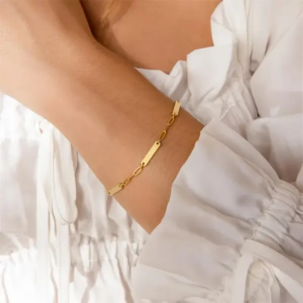 Wholesale 304 Stainless Steel Square Ion Plating (IP) 18K Real Gold Plated Simple Style Classic Style Waterproof Non Tarnish Paperclip Chain Bracelets