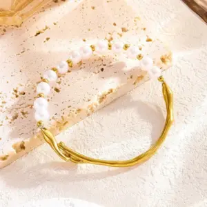 7858 Geometric Elbow Bracelet / Gold