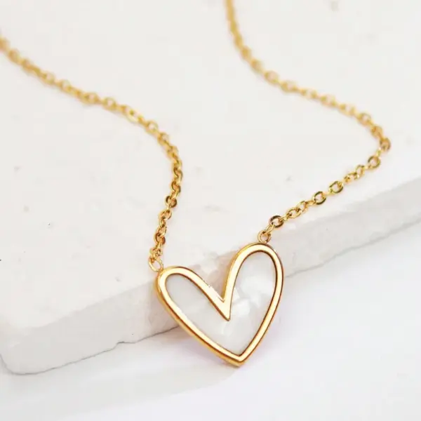 Wholesale 304 Stainless Steel Plastic Asymmetrical Heart Shape Ion Plating (IP) Acrylic 18K Gold Plated Cute Sweet Waterproof Non Tarnish Inlay Gold Pendant Necklace