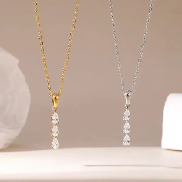 Wholesale Hot-Selling Diamond-Studded One-Word Chain Elegant Light Luxury Ins Niche Female Style French Clavicle Chain Minimalist Titanium Steel Necklace High-End