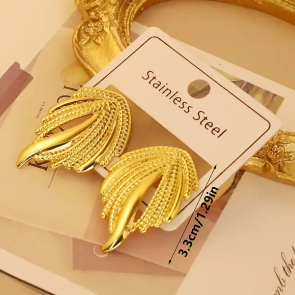 Wholesale PVD Coated 18K Gold Plated Square Heart Shape Flower 304 Stainless Steel Simple Style Waterproof Non Tarnish Ear Studs