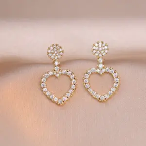 E0044 Gold Heart Earrings