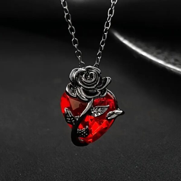 Wholesale European and American Love Rose Necklace Gothic Diablo Design Sense Winding Flower Heart-Shaped Clavicle Chain Birthday Gift
