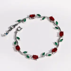 Red and Green Zirconia. White / Gold