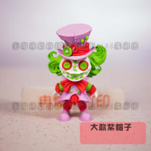 Purple hat (large model, height about 14cm )