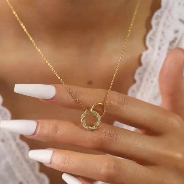 Wholesale New Product Braided Heart Inlaid Diamond Titanium Steel Collarbone Chain Women's Fashion Stainless Steel 18K Gold Circle Pendant Necklace