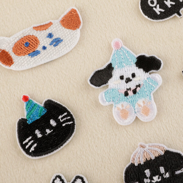 Wholesale Cute Cartoon Animal Cloth Sticker small size Patch Advanced Sense Embroidery Sticker Clothes Pants Ripped Decorative Adhesive Self-sewing