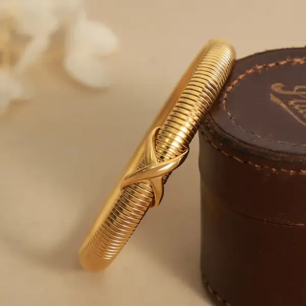 Wholesale 304 Stainless Steel Geometric PVD Coated Real Gold Plated Casual Simple Style Waterproof Non Tarnish Plating Gold Silver Bangle