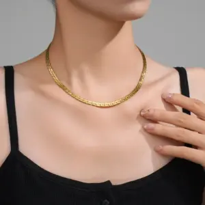 Embossed Blade Chain (Gold)