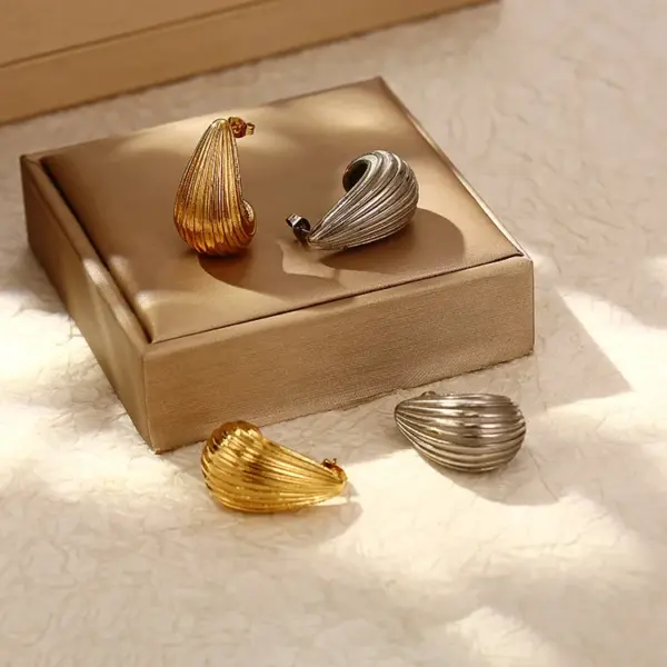 Wholesale 304 Stainless Steel U Shape Water Droplets Electroplated Golden Plated Vintage Style Waterproof Non Tarnish Plating Ear Studs