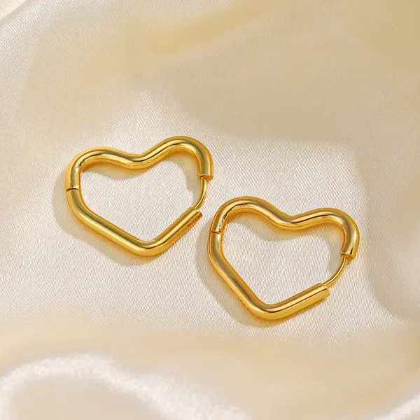 Wholesale PVD Coated 18K Gold Plated Heart Shape 304 Stainless Steel Simple Style Streetwear Waterproof Non Tarnish Earrings