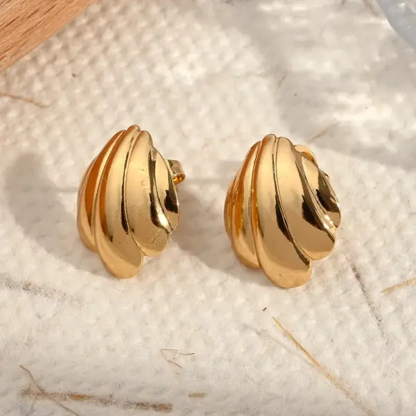 Wholesale Electroplating Golden Plated Sunflower Leaves Flower 304 Stainless Steel Casual Simple Style Polishing Plating Earrings