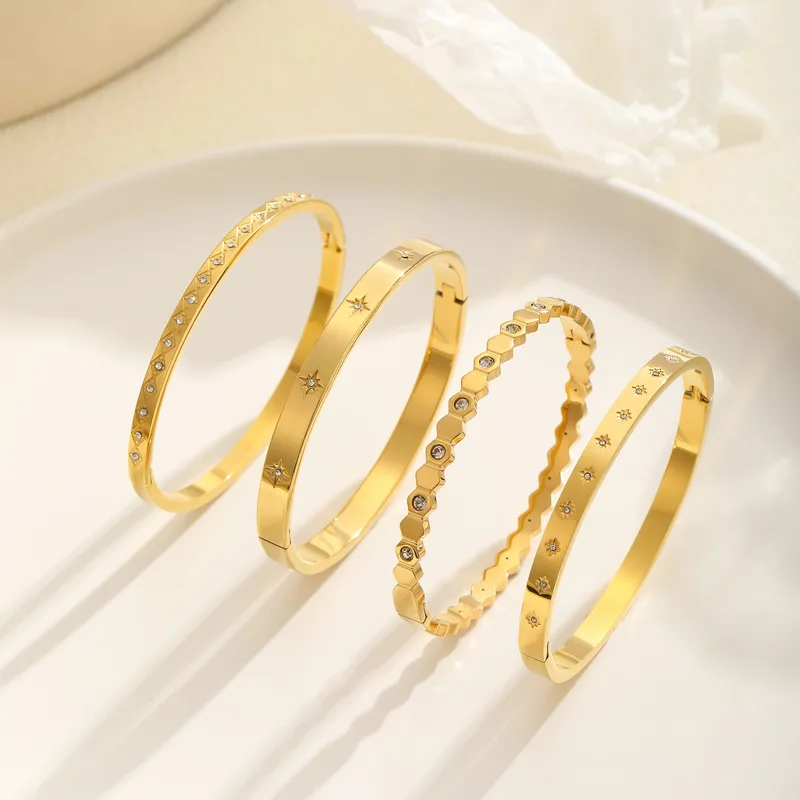 Wholesale PVD Coated Real Gold Plated 18K Gold Geometric Star Titanium Steel Casual Elegant Waterproof Non Tarnish Titanium Steel Bangle