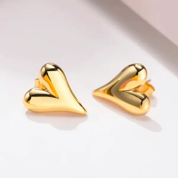 Wholesale PVD Coated Gold Plated Heart Shape 201 Stainless Steel Casual Simple Style Waterproof Non Tarnish 304 Stainless Steel Ear Studs