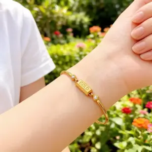 5525-Gold Brick Curved Tube Bracelet- / Gold