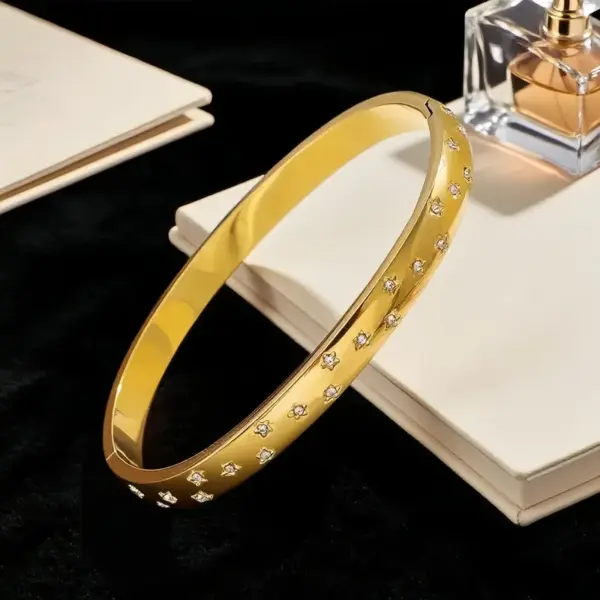 Wholesale Titanium Steel Starset 18K Gold Plated Simple Couple Gift Bracelet Casual Elegant Daily Wear Unisex Bracelet