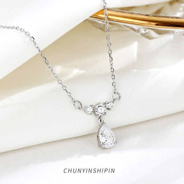 Wholesale s999 Sterling Silver Water Drop Necklace Light Luxury Niche ins Sweater Clavicle Chain Women's Simple Design Sense High-end Jewelry