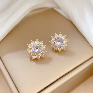 D236 Stud Earrings [Silver Needle Copper Gold Plating]]