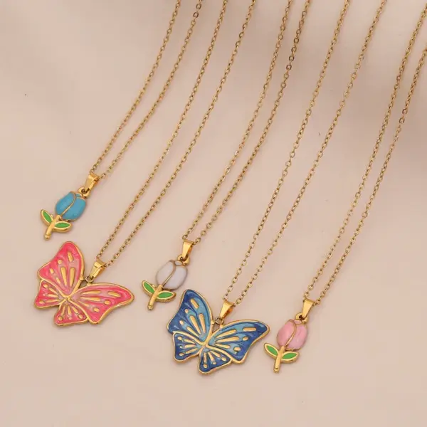 Wholesale PVD Coated Real Gold Plated Flower Butterfly 304 Stainless Steel Cute Romantic Waterproof Non Tarnish 304 Stainless Steel Lobster Trigger Clasp Closure Pendant Necklace