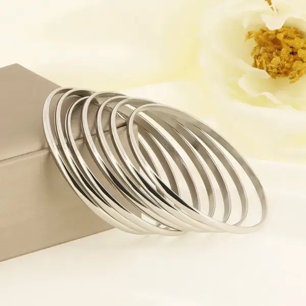 Wholesale Ion Plating (IP) 18K Gold Plated Solid Color 304 Stainless Steel Simple Style Waterproof Non Tarnish 304 Stainless Steel Bangle