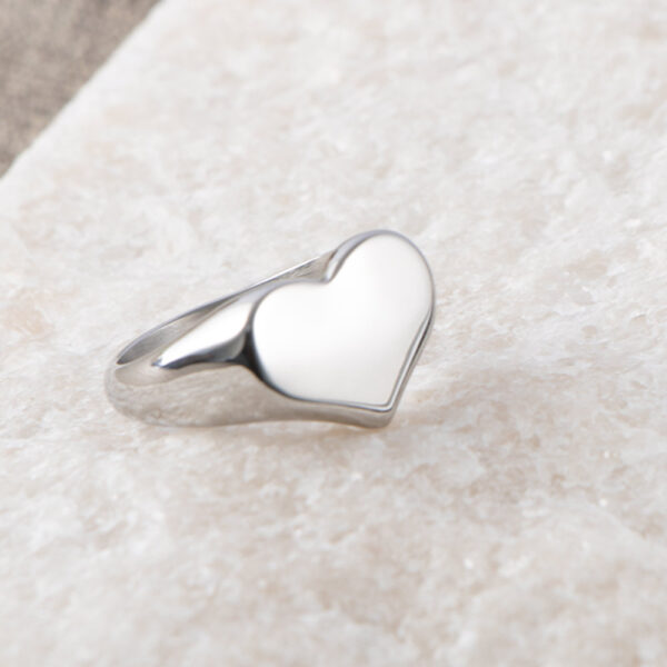 Wholesale Europe and the United States do not fade heart-shaped environment love titanium steel women men's ring stainless steel Joker jewelry SA083