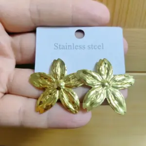Gold Earrings092 / 18k