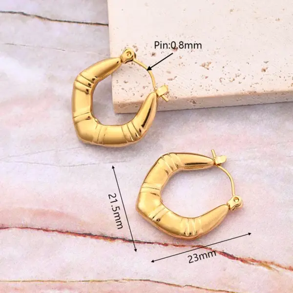 1 Pair/Package Casual Vintage Style Simple Style U Shape Solid Color Lines Irregular Polishing Plating 304 Stainless Steel 18K Gold Plated Earrings