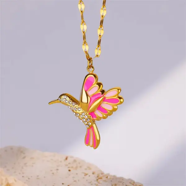 Wholesale PVD Coated Real Gold Plated Hummingbird 304 Stainless Steel Elegant Pastoral Waterproof Non Tarnish 304 Stainless Steel Pendant Necklace