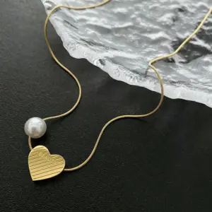 04-I21 Titanium Steel Imitation Pearl Heart Necklace / Gold