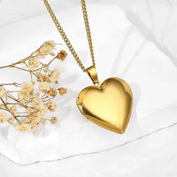 Wholesale PVD Coated Real Gold Plated Square Oval Heart Shape 304 Stainless Steel Vintage Style Classic Style Waterproof Non Tarnish 304 Stainless Steel Pendant Necklace