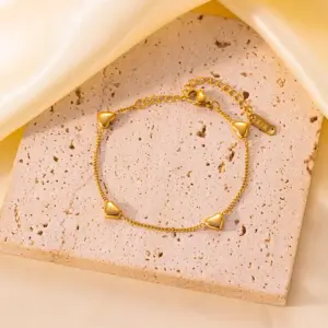 Qye195 Horizontal Four Love Bracelet / Gold