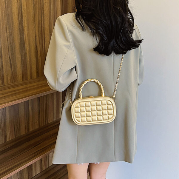 oly-e29b4cf5882ca74beb4b95e797ba5612 Wholesale Small Bag Summer New Fashionable Woven Hand Box Bag