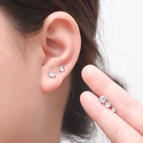 Ultra-Shiny Titanium Steel 5A Zirconium Simple Round Stainless Steel Threaded Flat Back Ear Studs Unisex Geometric Pattern Jewelry