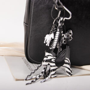 Black and white pattern pegasus + 3 miu lanyards + white horse + black and white painted bow