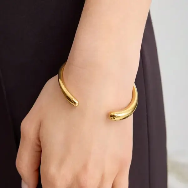 304 Stainless Steel Solid Color PVD Coated 18K Real Gold Plated Real Gold Plated Vacation Simple Style IG Style Waterproof Non Tarnish Asymmetrical Gold Cu Bracelets Wide Bracelet Bangle