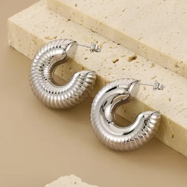 Wholesale 304 Stainless Steel C Shape Solid Color PVD Coated 18K Real Gold Plated Simple Style Waterproof Non Tarnish Plating Ear Studs