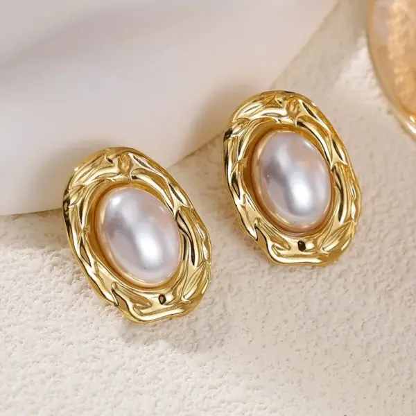 Wholesale Fashionable Style High-end Stainless Steel Earrings With Pearls, Exquisite And Luxurious, Non-fading, Suitable For Women To Wear