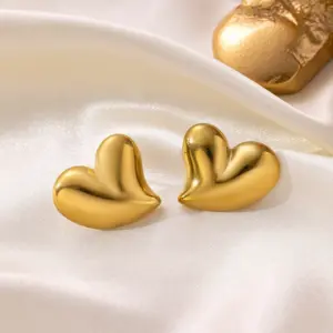 G113 Heart Stud Earrings Gold