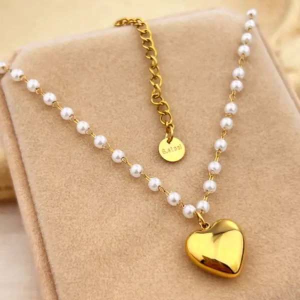Wholesale PVD Coated Real Gold Plated 18K Gold Heart Shape 304 Stainless Steel Casual Elegant Waterproof Non Tarnish 201 Stainless Steel Pendant Necklace