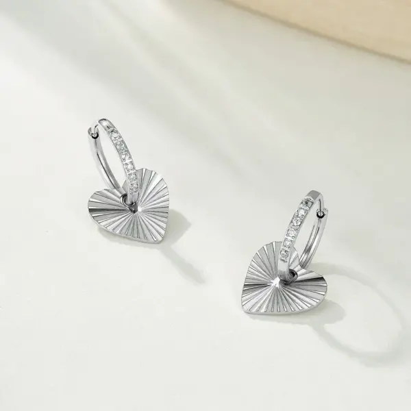 Wholesale Elegant Heart Shaped Stainless Steel Earrings With Embedded Diamonds Women's Fashion Jewelry Studs Classic Artistic Style