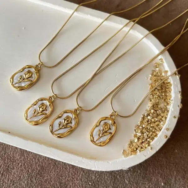 Ion Plating (IP) Rose Flower 304 Stainless Steel Cute Waterproof Non Tarnish 304 Stainless Steel Pendant Necklace