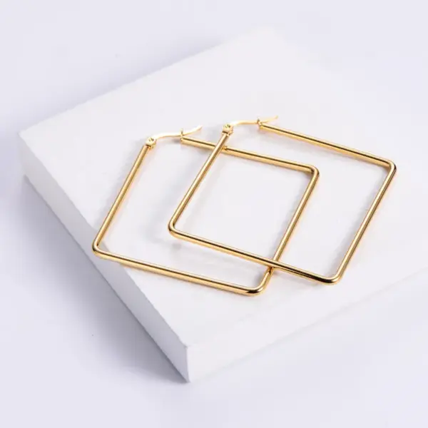 Wholesale Simple Style Crown Plating Stainless Steel No Inlaid 18K Gold Plated Earrings