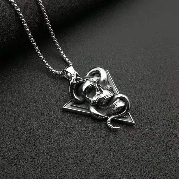 Wholesale AliExpress new retro skull and snake European and American punk style pendant polished skull men's necklace pendant