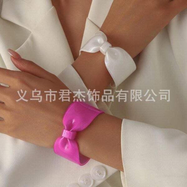 Wholesale Exaggerated shiny leopard-print bow resin bracelet