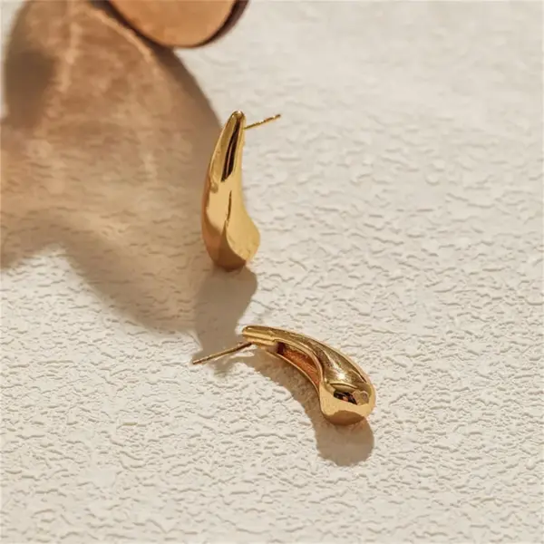 Wholesale PVD Coated 18K Gold Plated Solid Color 304 Stainless Steel Simple Style Classic Style Waterproof Non Tarnish Ear Studs