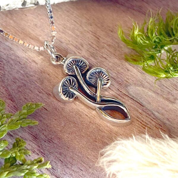 Wholesale mushroom alloy pendant fashion trend clavicle chain