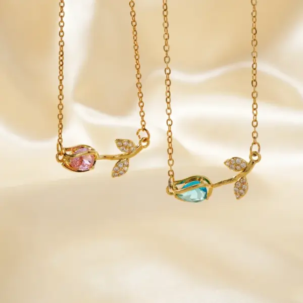 Wholesale 304 Stainless Steel Copper K Gold Plated Three-dimensional Inlay Floral Zircon Pendant Necklace