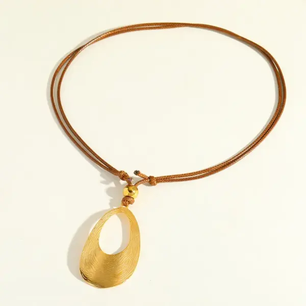 Wholesale Fashionable Luxury 18K Gold Plated Stainless Steel Heart Shaped Geometric Pendant Wax Rope Necklace Women's Classic Romantic Street Style